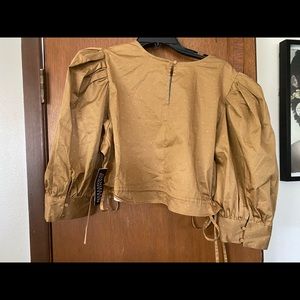 Tan and polka dot crop top stretch. Super cute